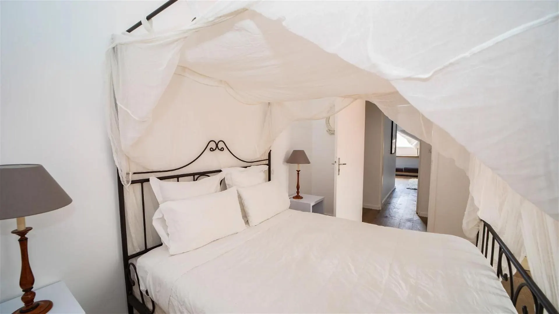 Willa Three-Bedroom Gustavia Harbor Apartment