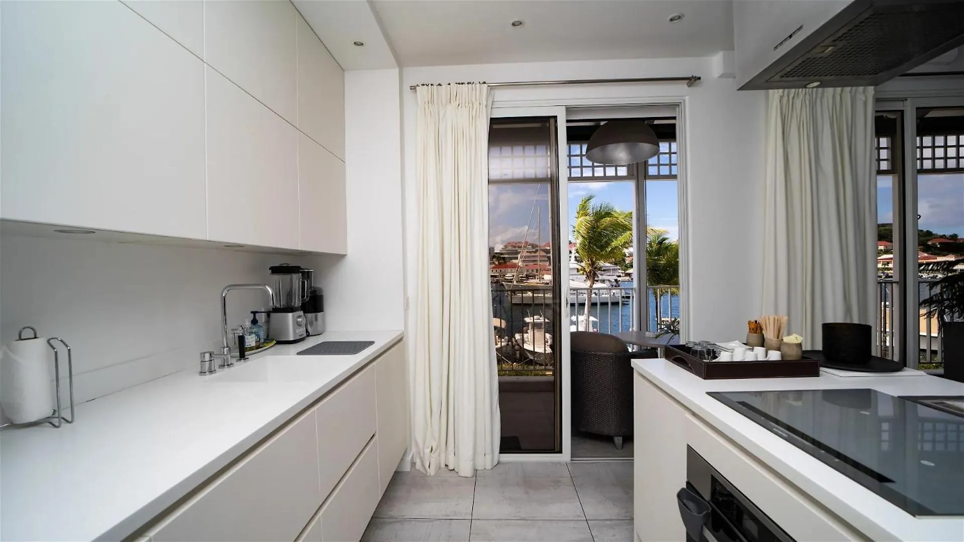 Three-Bedroom Gustavia Harbor Apartment Willa