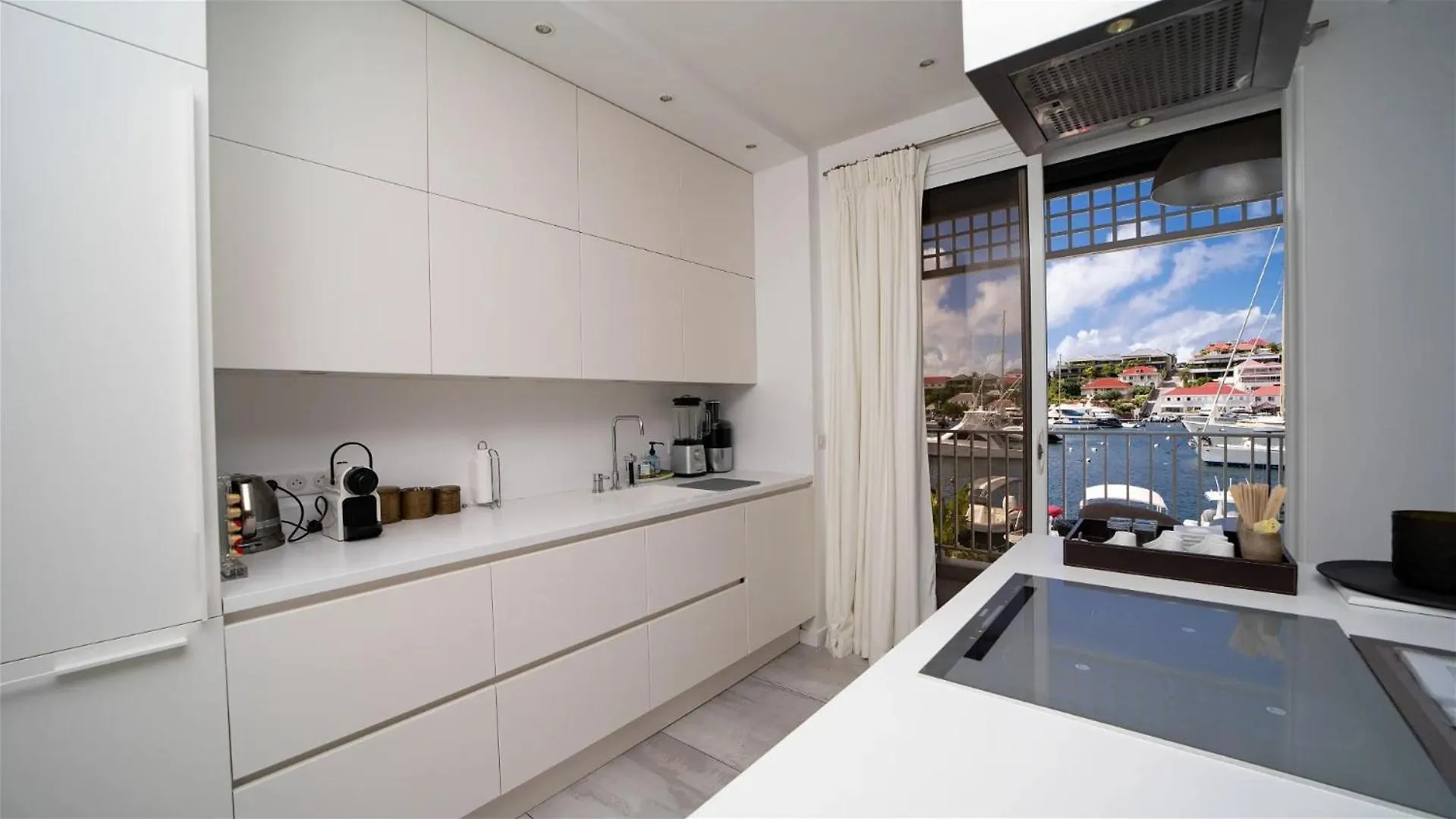 Three-Bedroom Gustavia Harbor Apartment Willa