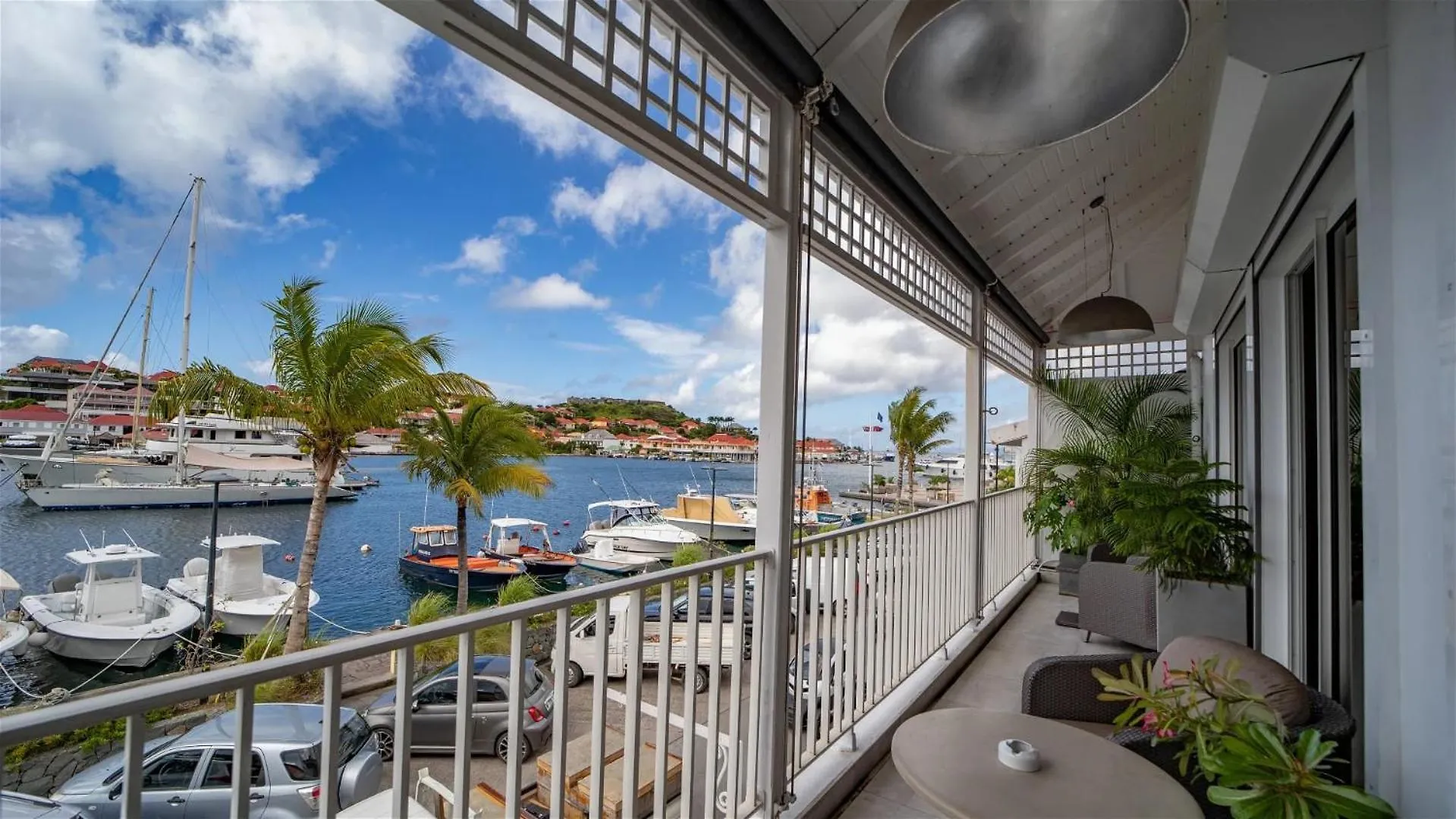 Three-Bedroom Gustavia Harbor Apartment 圣巴泰勒米